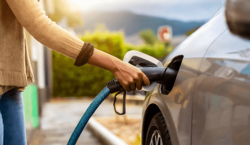 Como carregar um carro elétrico: guia para iniciantes